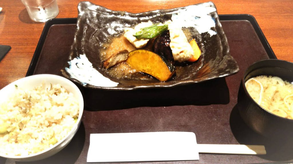 彩り野菜と魚、あげ豆腐のおろしがけ定食