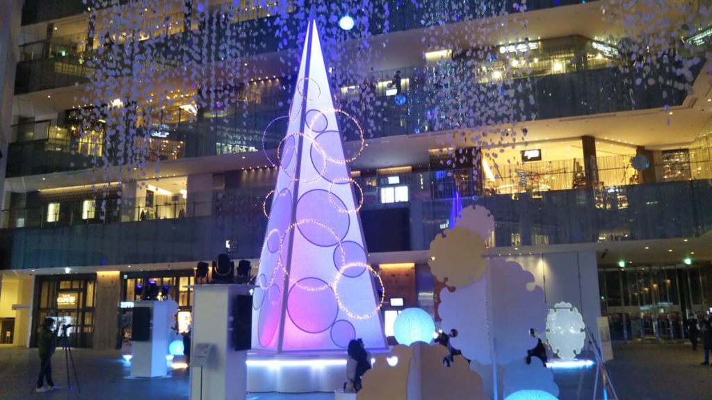 東京駅KITTEのクリスマスツリー